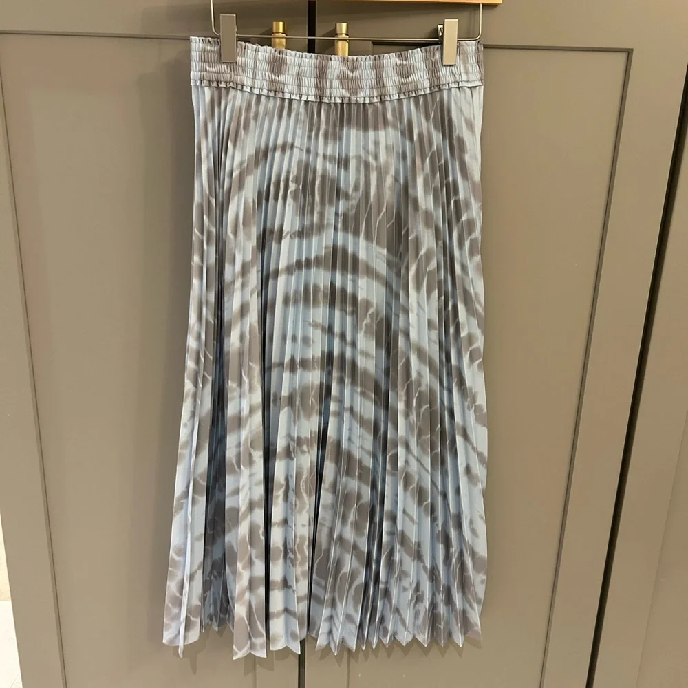 🩵 Proenza Schouler Light Blue and Gray Tie Dye Pleated Midi Skirt - Picture 8 of 11